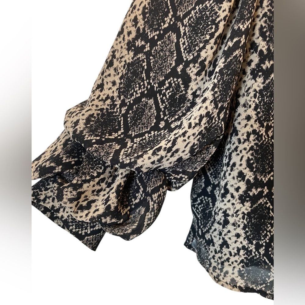 VINCE CAMUTO Black/Beige Snake Print Bishop Sleeve 3/4 Sleeve Blouse Top - Small - Picture 5 of 16